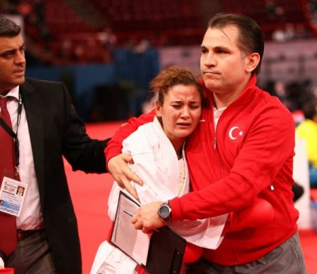 Paris’te Tuba Yenen hakem kararıyla nakavt oldu