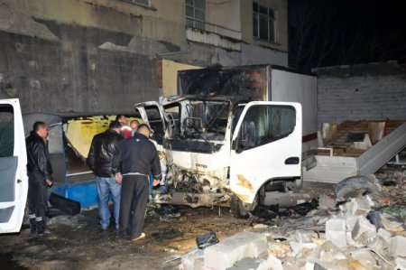 Park Halindeki Kamyon Kundaklandı