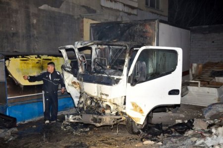 Park Halindeki Kamyon Kundaklandı