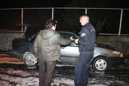 Park halindeki otomobil yandı