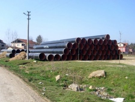 Parkın yanına koyulan borulardan düşen çocuğa 30 bin lira tazminat