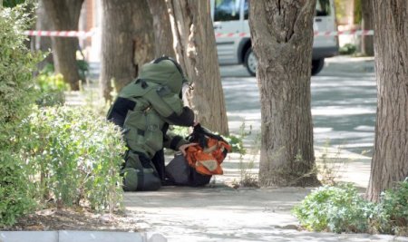 Parkta bırakılan şüpheli çanta korkuttu