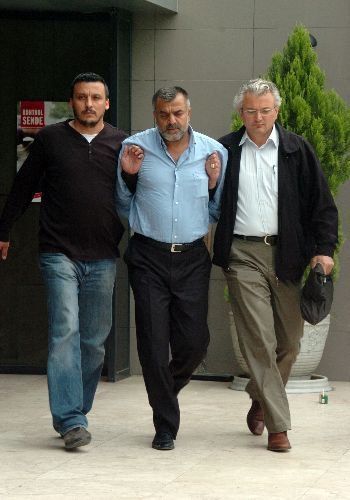 Parkta Liseli Genci Öldüren Zanlıyı 'boyacı Polisler' Yakaladı