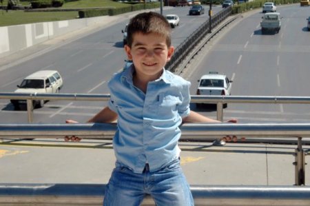 Parkta oynayan çocuk maganda kurşununa kurban gitti