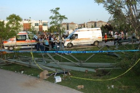 Parkta üzerine demirler devrilen 9 yaşındaki çocuk öldü