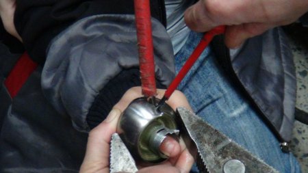 Parmağı sıkışan çocuğa önce itfaiye müdahale etti