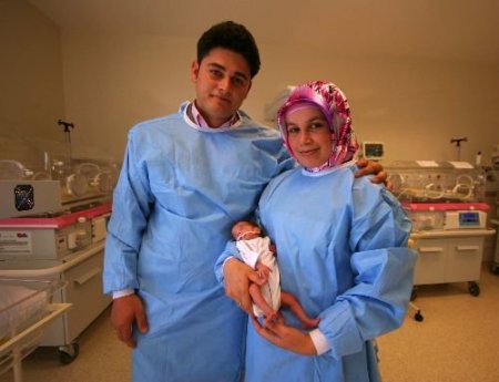 Parmak Bebek Hayata Sıkıca Tutundu