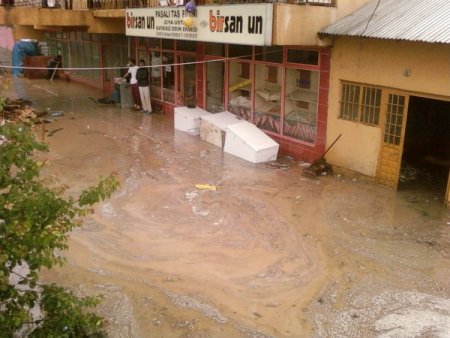 Paşalı'da Selden Zarar Gören Esnaf Belediyeyi Eleştirdi