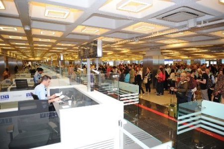 Pasaport geçişleri güvenli ve hızlı olacak