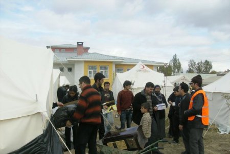 Pasinlerden Ercişli Depremzedelere Yardım Eli