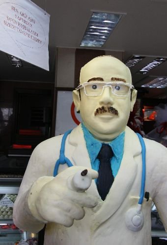 Pastacı Ustası Başbakan Erdoğan Ve Bakan Akdağ'ın Pastadan Heykelini Yaptı