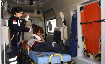 Patates işçilerini taşıyan minibüs devrildi: 11 yaralı