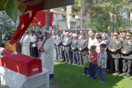 Patlama da şehit olan Uzman Çavuş Cüneyt Akkuş, Ordu'da toprağa verildi