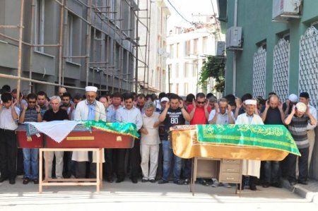 Patlamada Ölen Çocukluk Arkadaşları Yan Yana Toprağa Verildi