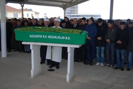 Patlamada ölen elektrikçinin asker oğlu babasının arkasından gözyaşı döktü