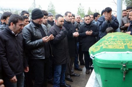 Patlamada ölen elektrikçinin asker oğlu babasının arkasından gözyaşı döktü