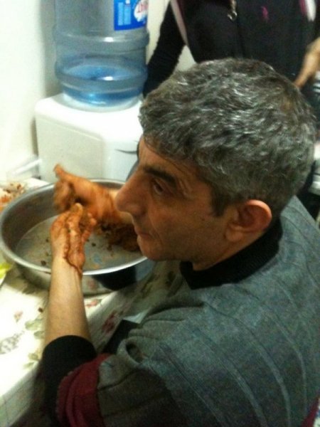 Patlamada ölen elektrikçinin asker oğlu babasının arkasından gözyaşı döktü