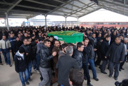 Patlamada ölen elektrikçinin asker oğlu babasının arkasından gözyaşı döktü