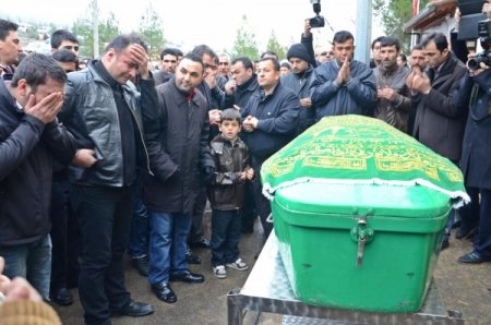 Patlamada ölen elektrikçinin asker oğlu babasının arkasından gözyaşı döktü