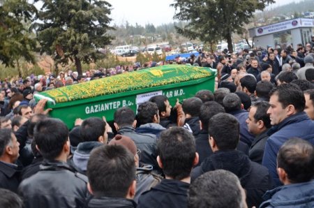 Patlamada ölen elektrikçinin asker oğlu babasının arkasından gözyaşı döktü