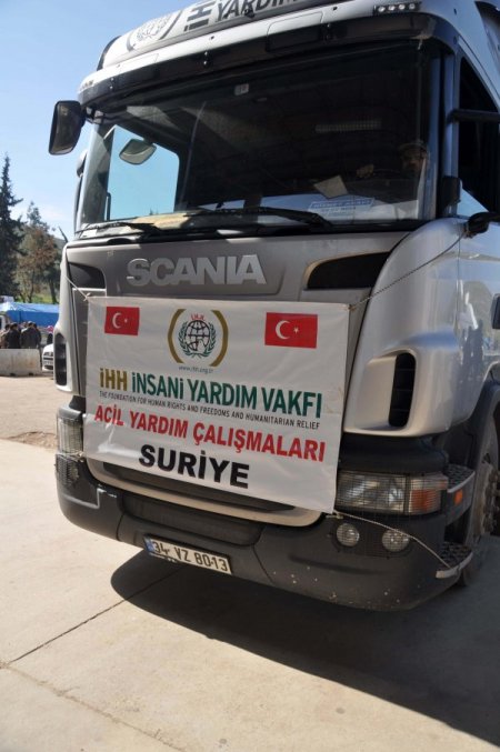 Patlamanın ardından Suriye’ye ilk insani yardım TIR'ları geçiş yaptı