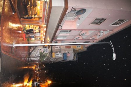 Patlayan direk etrafında enerji kurumu yerine polis ve zabıta önlem aldı