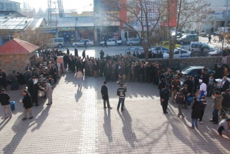 Patnos Emniyeti, bin 500 kişilik aşure dağıttı