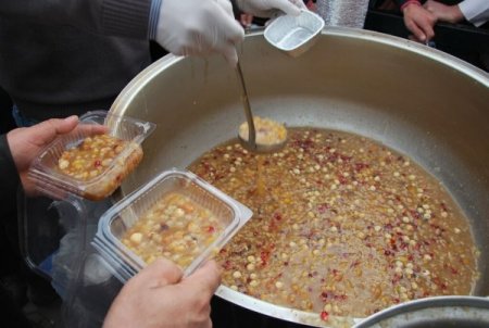 Patnos Emniyeti, bin 500 kişilik aşure dağıttı