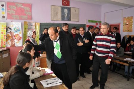 Patnos Kaymakamı Niyazi, Hazırlık Kursu Öğrencilerini Ziyaret Etti