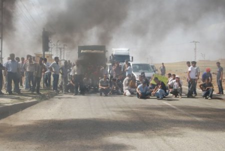 Patnos Sanayi Sitesi Esnafı, Lastik Yakıp Karayolunu Trafiğe Kapattı