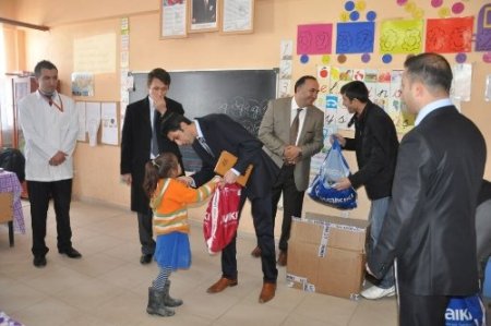 Patnos'ta 2 bin 500 öğrenciye giyim yardımı