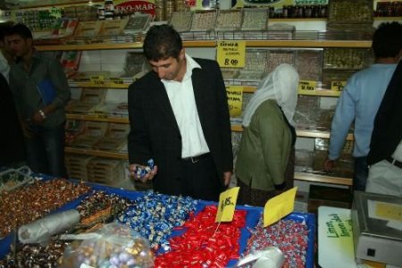 Patnos'ta Bayram Alışverişi Esnafın Yüzünü Güldürdü