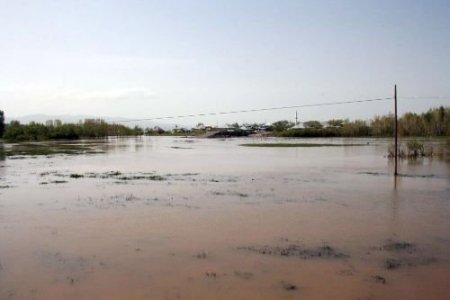 Patnos'ta Selde 6 Ev Yıkıldı, 90 Ev Ve Ahırda Hasar Oluştu