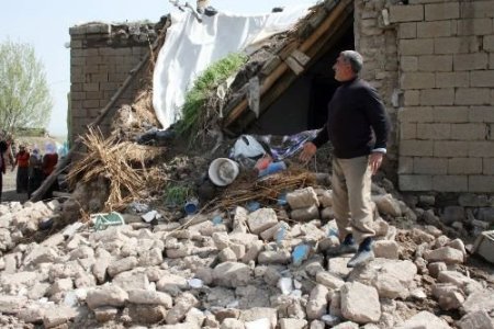 Patnos'ta Selde 6 Ev Yıkıldı, 90 Ev Ve Ahırda Hasar Oluştu