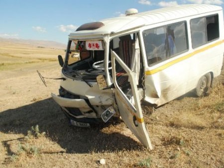 Patnos'ta Trafik Kazası: 8 Yaralı