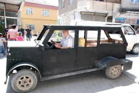 Patpattan yapılan ‘DEVRİM’ görenlerin ilgisini çekiyor