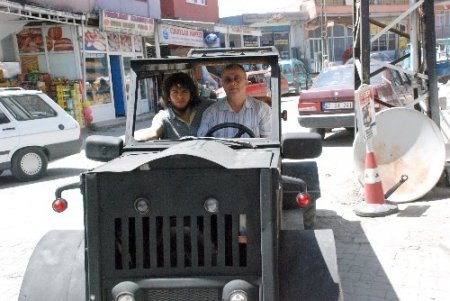 Patpattan yapılan ‘DEVRİM’ görenlerin ilgisini çekiyor