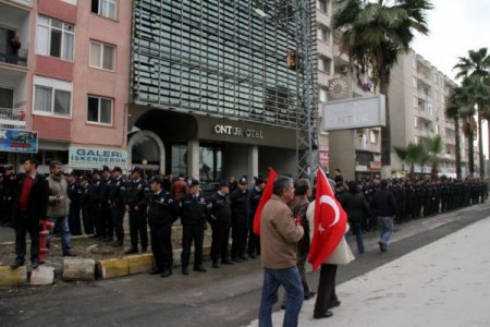 Patriot füzelerini kuracak askerler protesto edildi