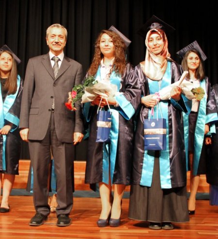 Paü Denizli Sağlık Hizmetleri Meslek Yüksekokulu'nda Mezuniyet Heyecanı