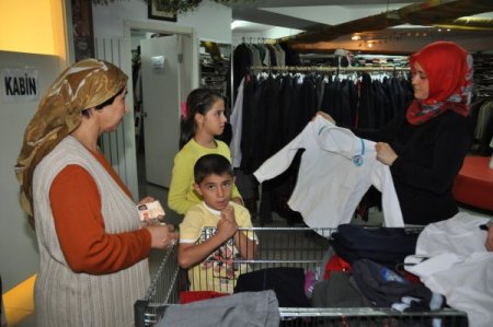 Paylaşım Noktası'ndan öğrencilere okul yardımı