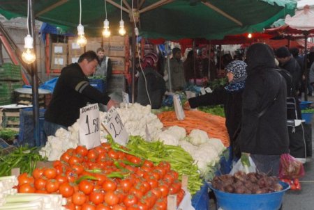 Pazar Yerine Etiket Sessizliği Hakim