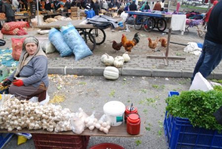 'Pazar yerleri kanuna uygun değil, savcılığa suç duyurusunda bulunacağız'