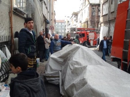 Pazarcı esnafı ve zabıtadan itfaiyeye yardım