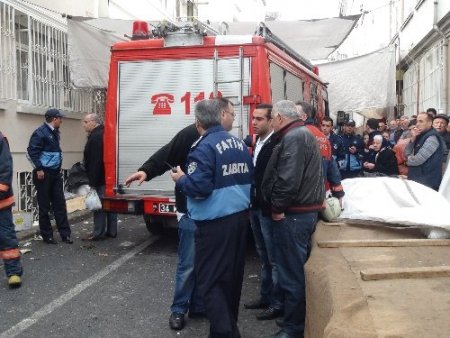 Pazarcı esnafı ve zabıtadan itfaiyeye yardım