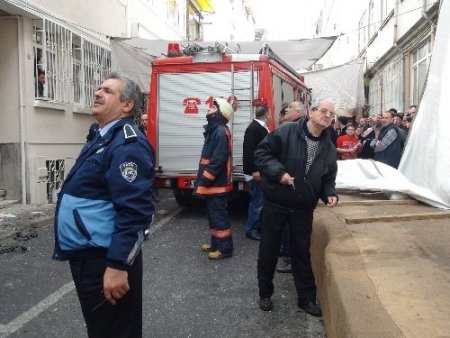 Pazarcı esnafı ve zabıtadan itfaiyeye yardım