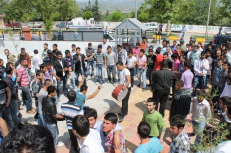 Pazarcık'ta Asker Adaylarına Coşkulu Uğurlama