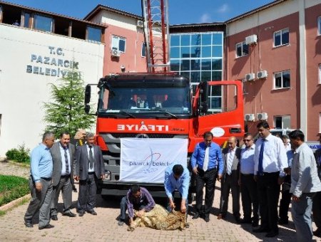 Pazarcık’ta belediye tam teşekküllü itfaiye aracı aldı