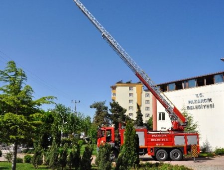 Pazarcık’ta belediye tam teşekküllü itfaiye aracı aldı