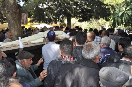 Pazarcık'ta kazada ölenler toprağa verildi