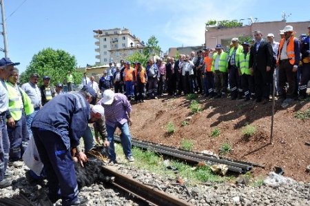 Pazarcık’ta tren yolu yenileme çalışması başladı